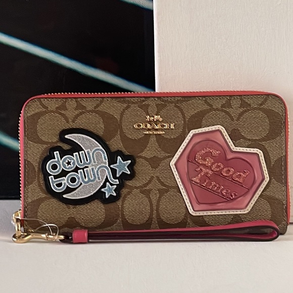 Coach Long Zip Around Wallet In Signature Canvas With Disco Patches - Picture 2 of 9